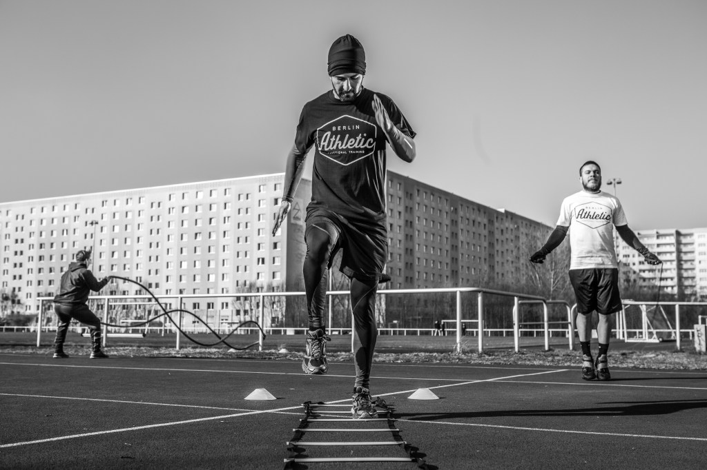 Der neue Fitnesstrend aus den USA – Outdoor- bzw. Bootcamptraining. Wir verraten , warum du das Training unbedingt mal ausprobieren&nbsp;solltest.