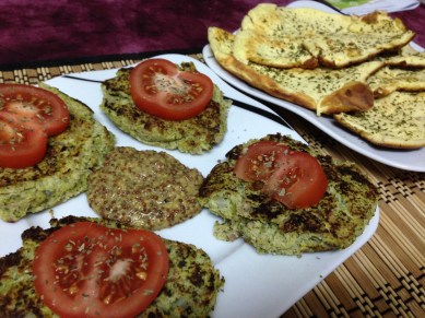 Dinner_Zucchini-Patties mit Wolkenbrot