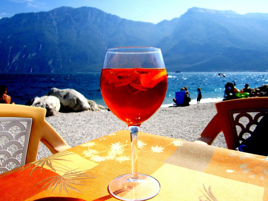 Der Sommer kommt. Und dieser Aperol Slammer gleich&nbsp;mit.