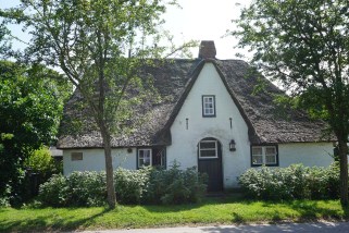 thatched-roof-1616295_1920