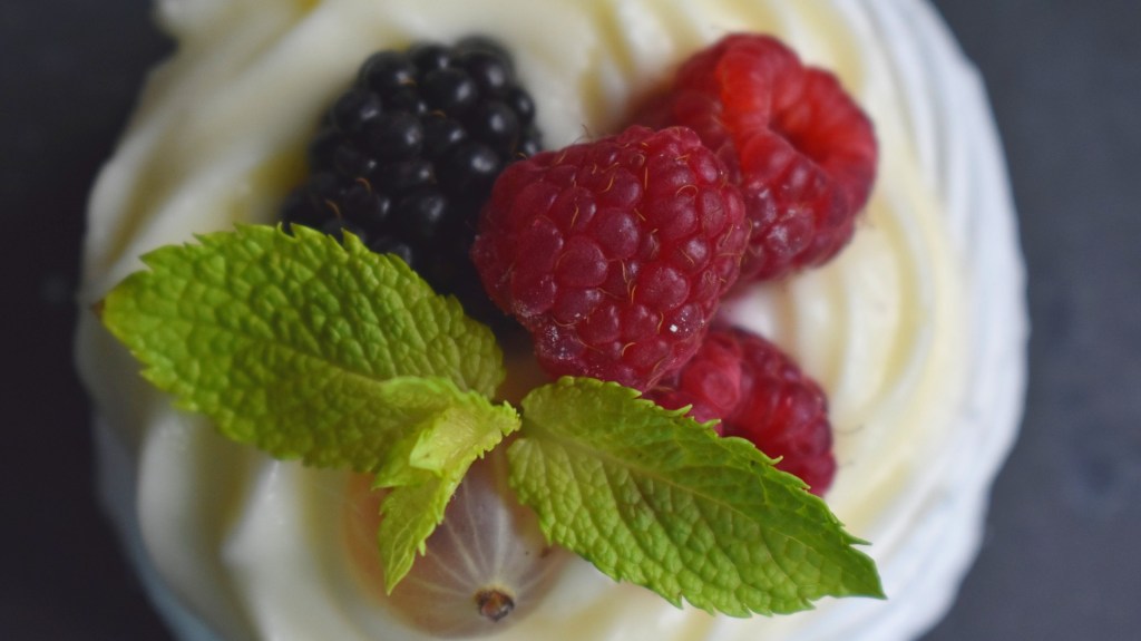 Blitz-Dessert: Warme Beeren mit Baiser-Haube&nbsp;#yammi