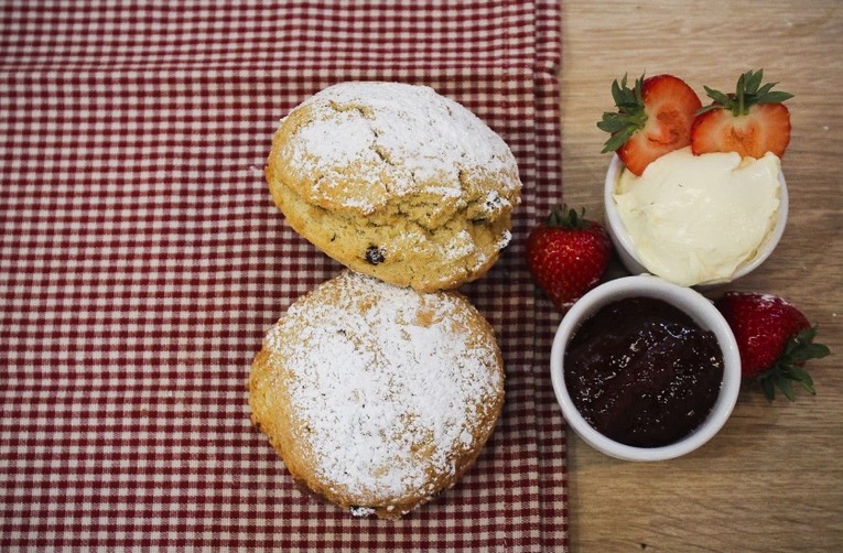 Very british → Scones mit Clotted Cream & Jam&nbsp;#afternoontea