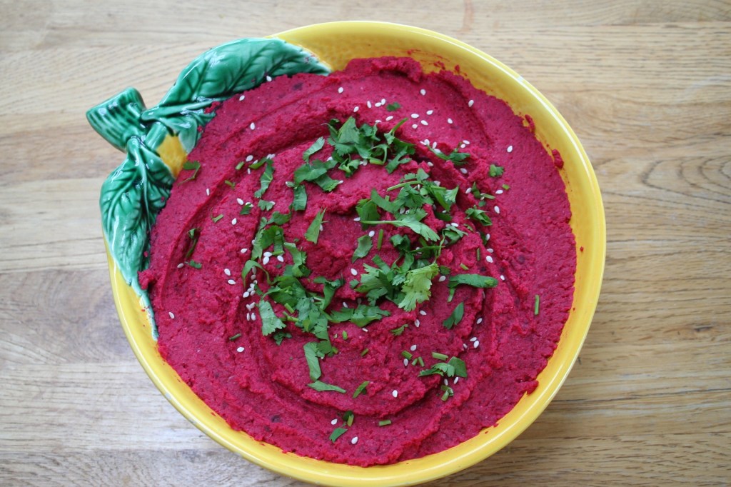 Think Pink: Rote Bete Hummus Bowl → im Sommer dippen wir!&nbsp;#blitzschnell