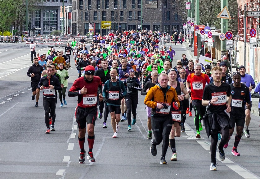 Sportlicher Jahresstart 2024 am Brandenburger Tor #Neujahrslauf&nbsp;#losgehts