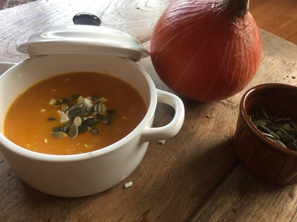 Herbstliche Köstlichkeiten: Ein einfaches Rezept für Kürbiscremesuppe