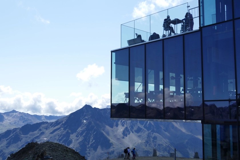 Must See: 5 Spektakuläre Bauwerke / Hotels / Restaurants in den Alpen #jamesbondlässtgrüßen