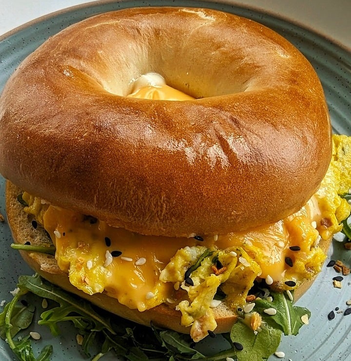 Sonntagswahnsinn → Egg Drop Sandwich: Der Frühstückstrend mit&nbsp;Wow-Effekt