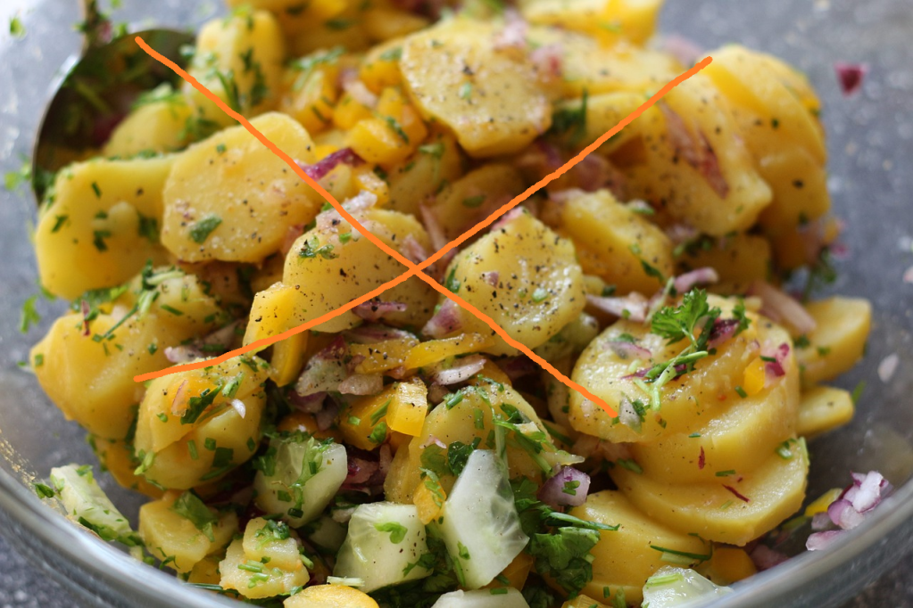 Heiligabend: Kartoffelsalat mit Würstchen? Langweilig! Hier kommt der Smashed Potato Salat – Alle werden ihn&nbsp;lieben!