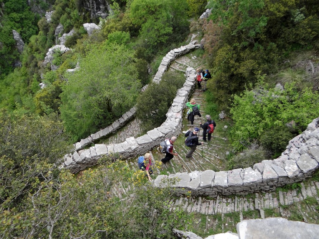 Die Steinbogenbrücke von Konitsa: Ein Meisterwerk der Architektur und Geschichte ♥ #touristischeattraktion
