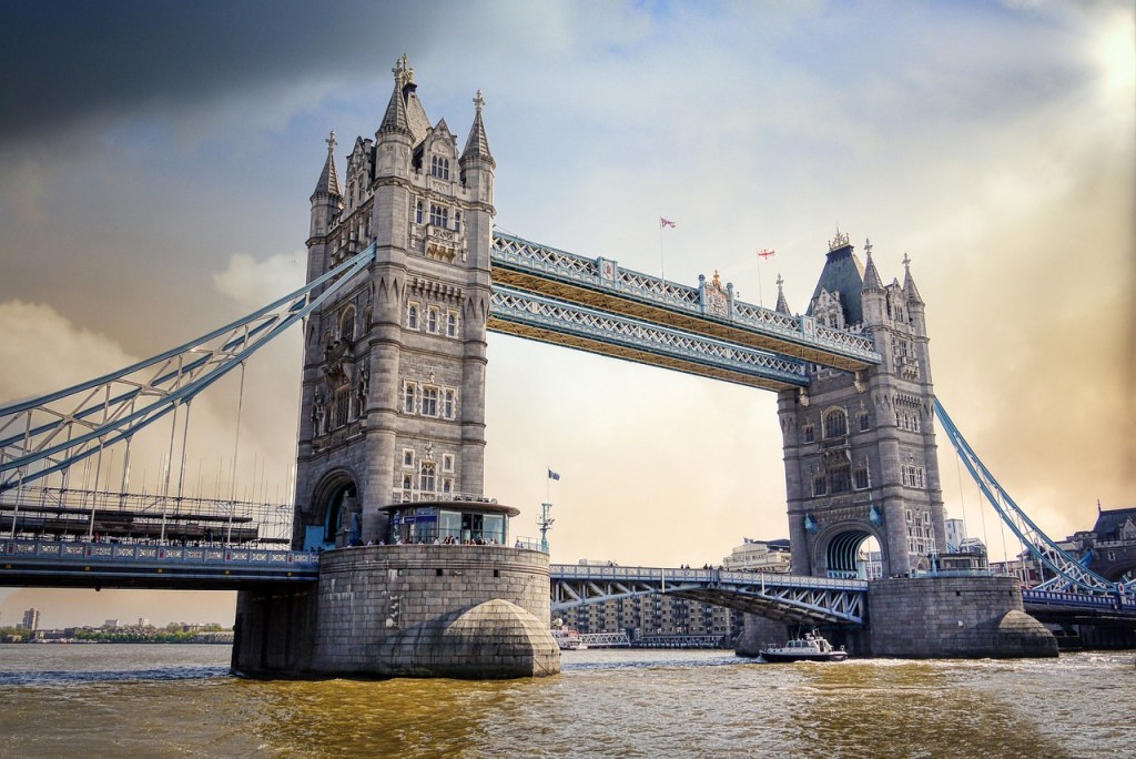 Die Tower Bridge & Tower of London: Geschichte, Geheimnisse und ihre Verbindung zu den Kronjuwelen ♥ #mustsee&nbsp;#travel