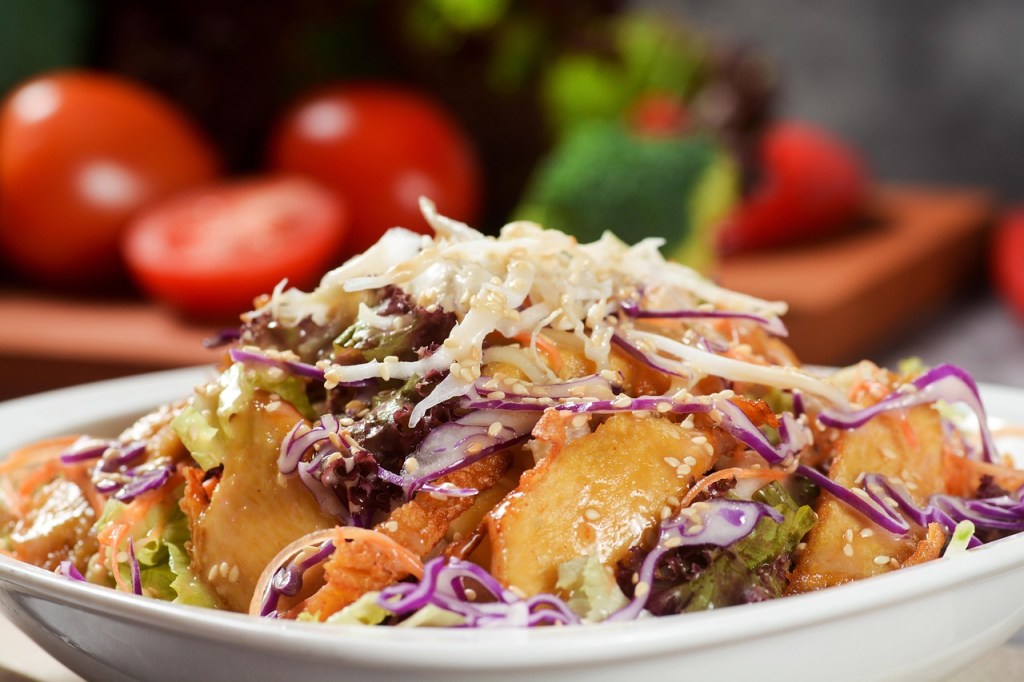 Der Sommer wird lecker: Erdbeer-Pfirisch-Ruccola Salat – Das perfekte Rezept für heiße Tage&nbsp;#dersommerkommt